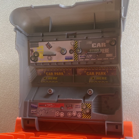 1999 Mattel Hot Wheels V-8 Engine Sto & Go 24 car carrying case with handle - Picture 5 of 10